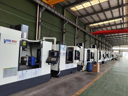 5 Eksenli hassas VMC850 Dikey CNC İşleme Merkezi 8000rpm Döner 16/24 Araç Değiştiricisi